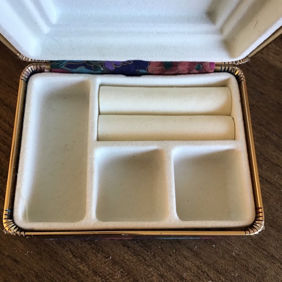 Vintage Floral Tapestry Travel Jewelry Case - Picture 5 of 6